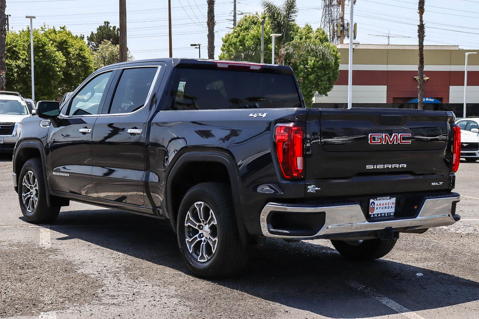 Used 2024 GMC Sierra 1500 SLT AWD/4WD image 9