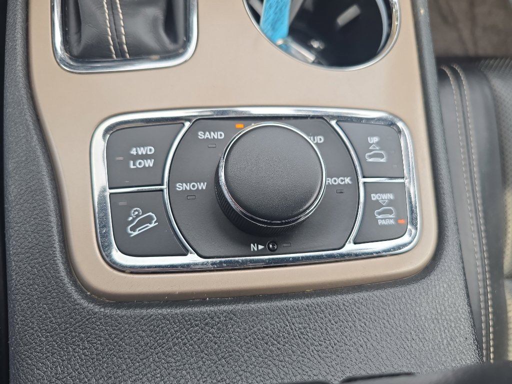 Used 2017 Jeep Grand Cherokee Overland image 29