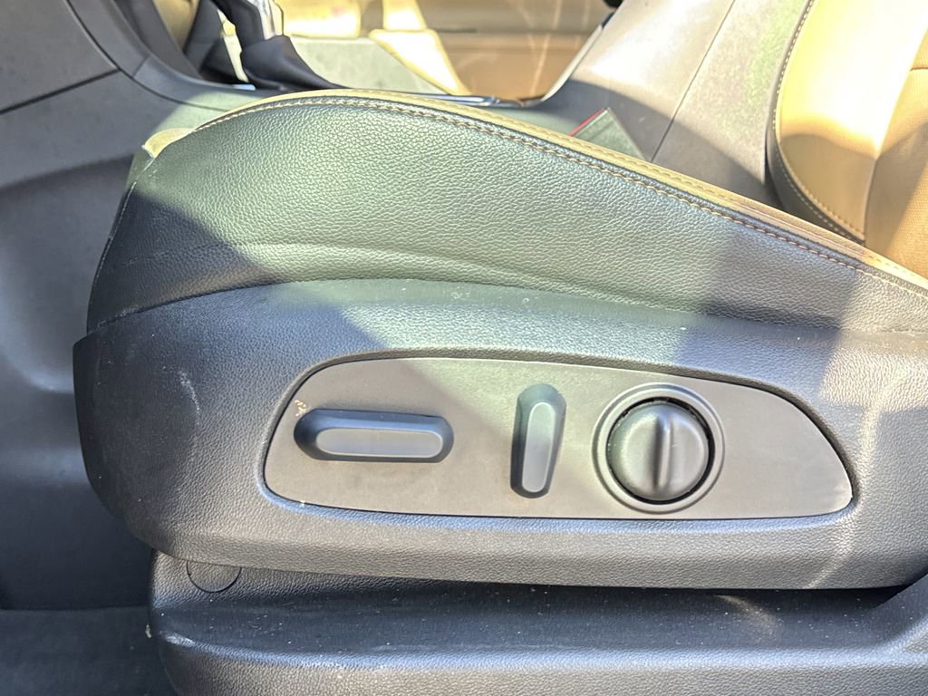 Used 2023 Chevrolet Equinox Premier image 24