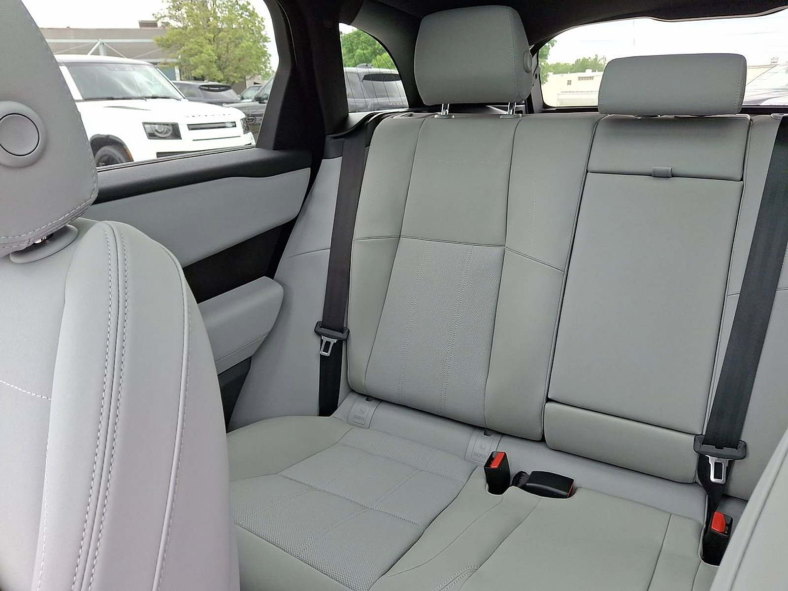 Certified 2026 Land Rover Range Rover Velar Dynamic SE image 12