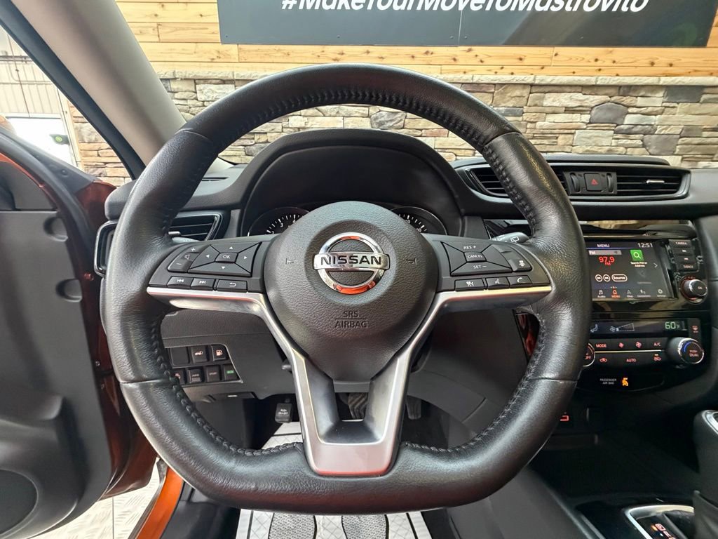 Used 2018 Nissan Rogue SV w/ Sun & Sound Touring Package image 17