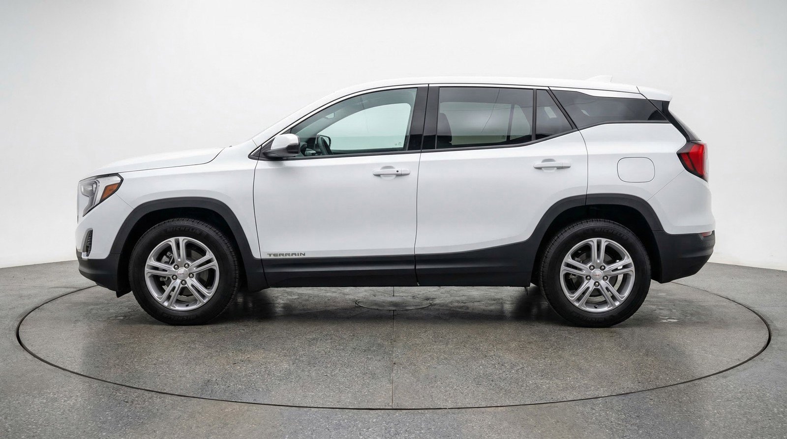 Used 2024 GMC Terrain SLE image 5