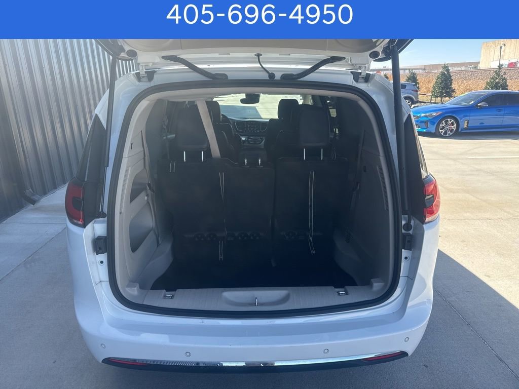 Used 2022 Chrysler Pacifica Touring-L image 57