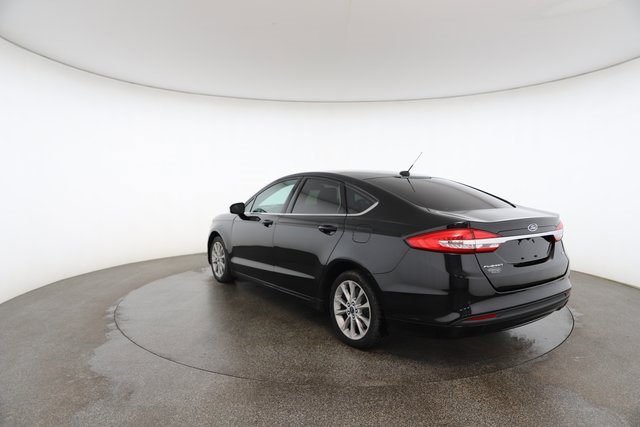 Used 2017 Ford Fusion SE image 11