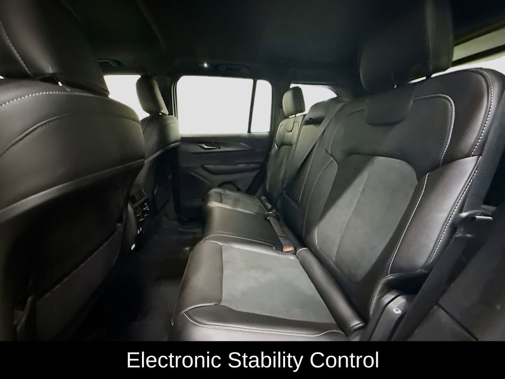 New 2025 Jeep Grand Cherokee Altitude image 11