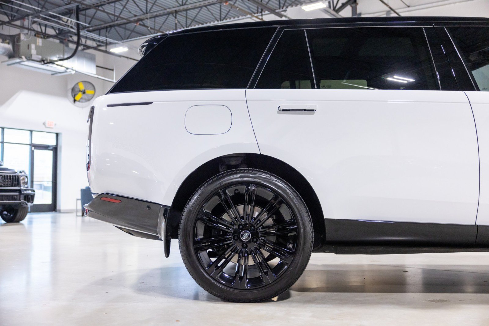 Used 2024 Land Rover Range Rover Long Wheelbase Autobiography AWD/4WD image 23