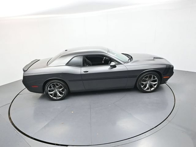 Used 2016 Dodge Challenger SXT w/ Driver Convenience Group RWD image 37