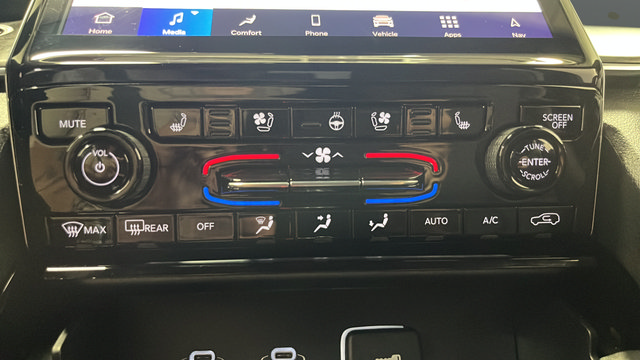 Used 2025 Jeep Grand Cherokee Overland AWD/4WD image 18