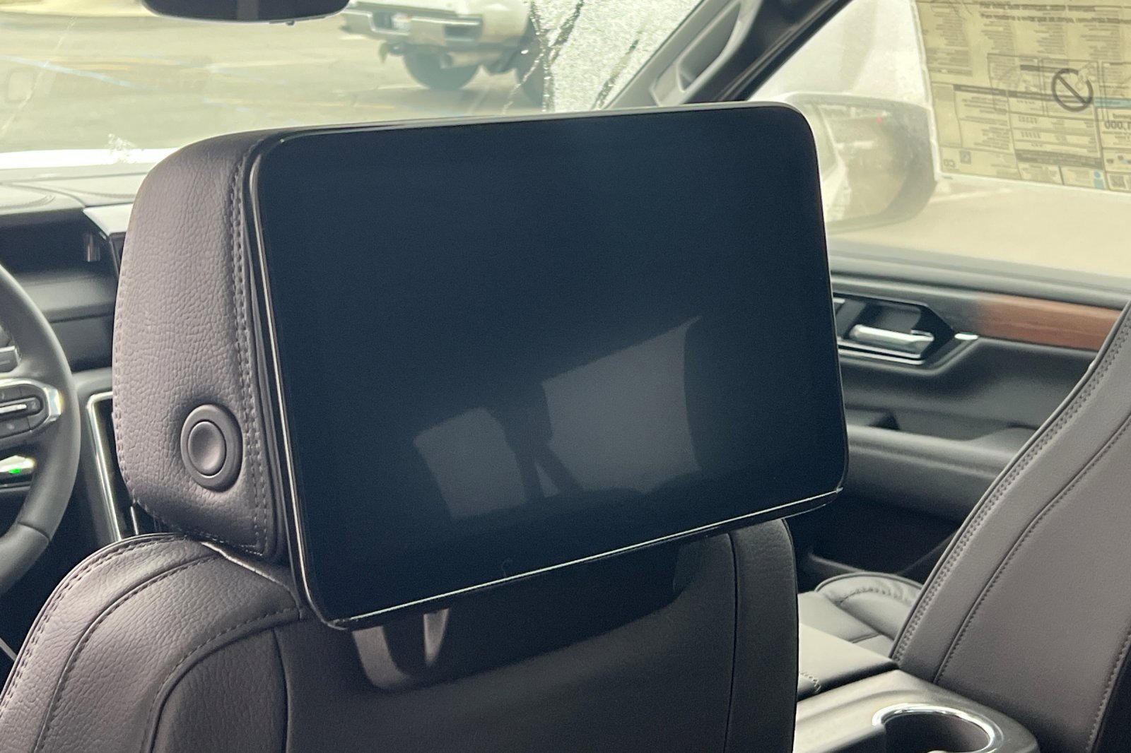 New 2026 GMC Yukon XL Denali w/ Denali Reserve Package image 14