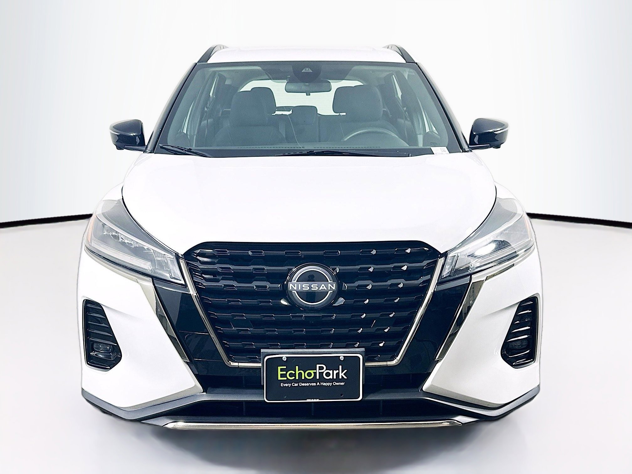 Used 2024 Nissan Kicks SR image 2