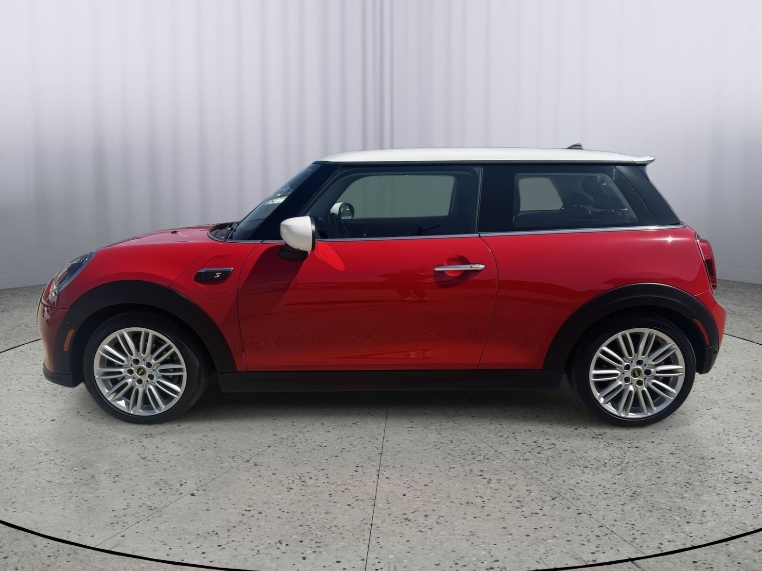 Used 2022 MINI Cooper SE w/ Driver Assistance Package FWD image 2