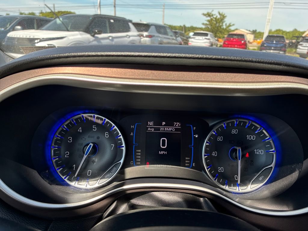 Used 2017 Chrysler Pacifica Touring FWD image 25