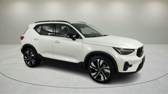 New 2026 Volvo XC40 B5 Ultra w/ Climate Package AWD/4WD image 2