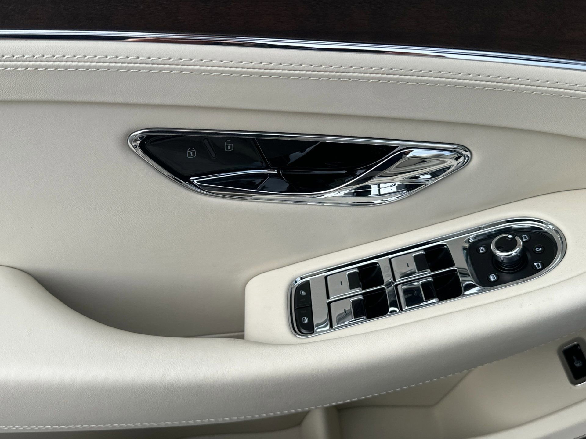 New 2026 Bentley Continental GTC AWD/4WD image 14