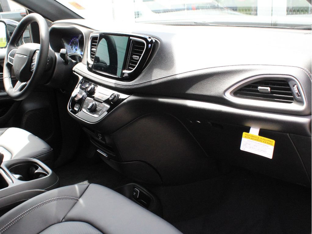New 2027 Chrysler Pacifica Select w/ Family Tech Group FWD image 24
