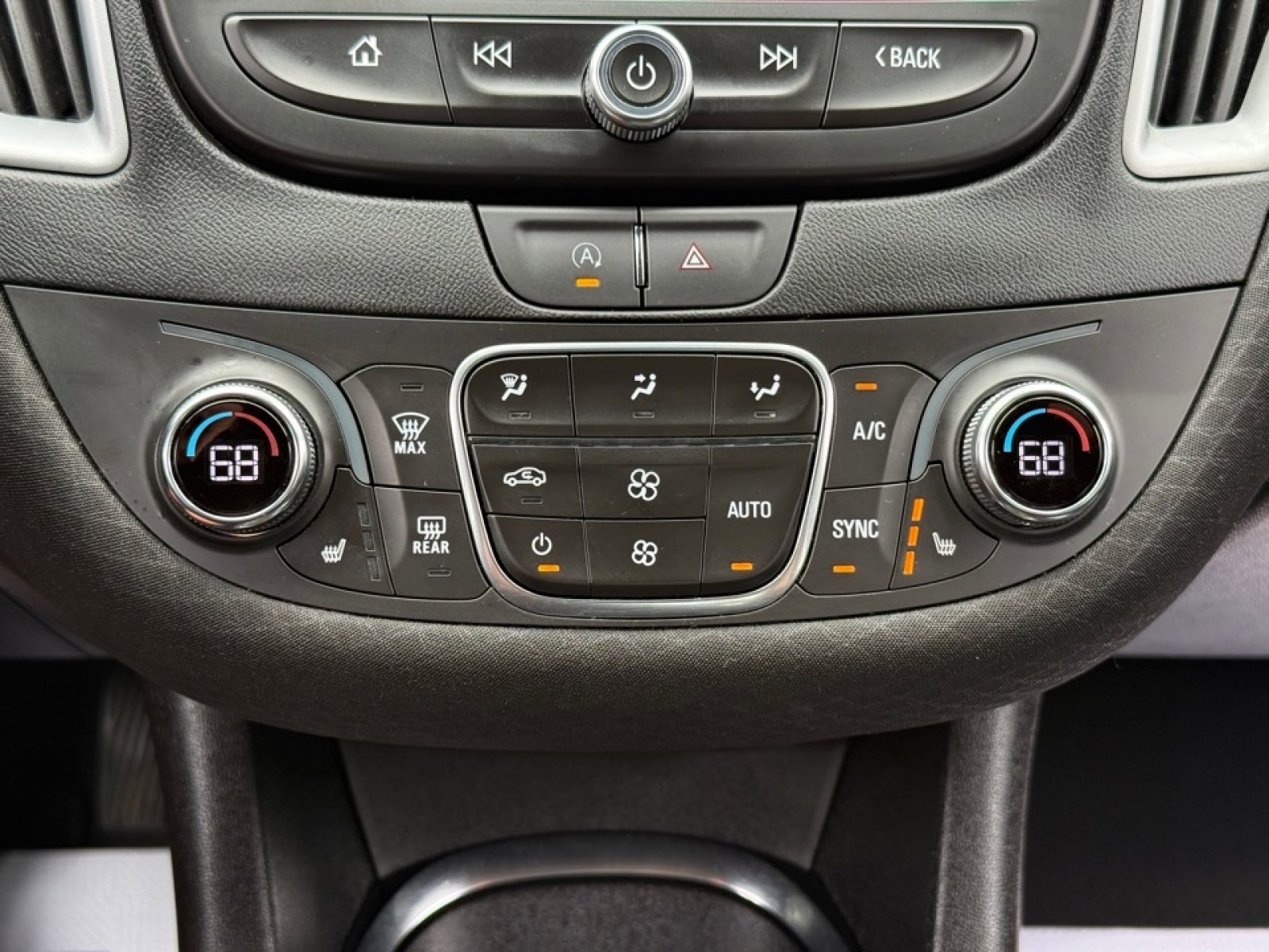 Used 2024 Chevrolet Malibu LT FWD image 15