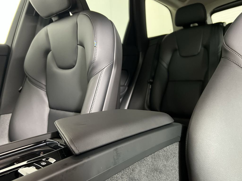 Certified 2025 Volvo XC60 B5 Core w/ Climate Package image 25