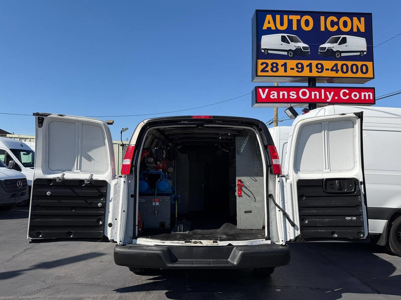 Used 2020 Chevrolet Express 3500 Extended w/ Driver Convenience Package RWD image 14