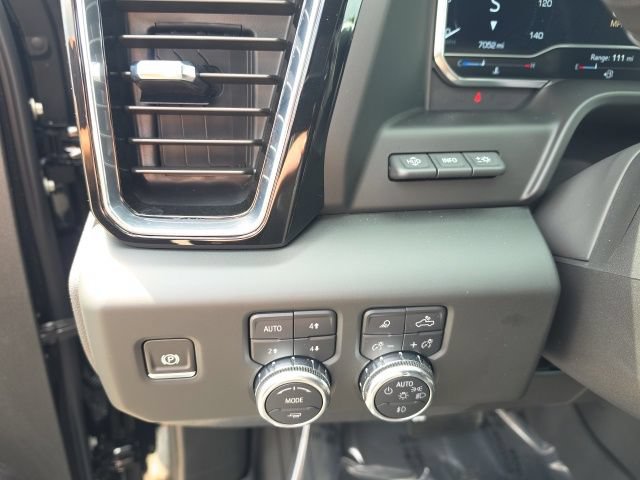 Used 2025 GMC Sierra 1500 Denali w/ Denali Reserve Package AWD/4WD image 17