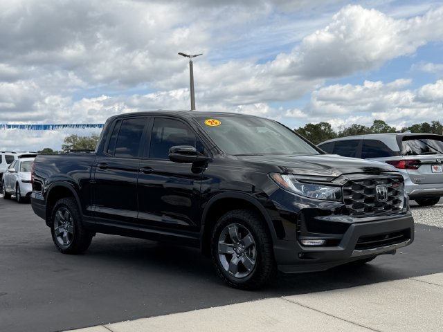 Used 2025 Honda Ridgeline TrailSport image 2