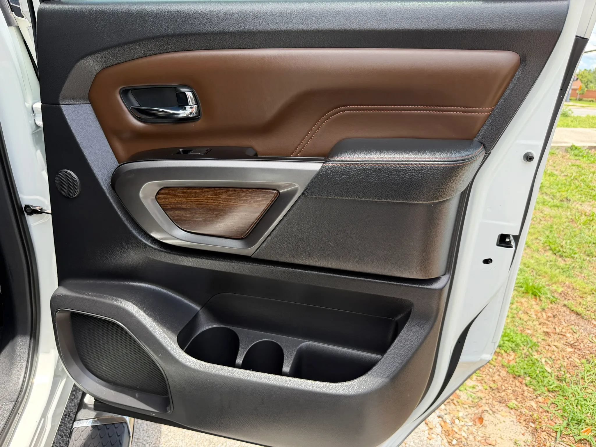 Used 2017 Nissan Titan Platinum Reserve AWD/4WD image 24