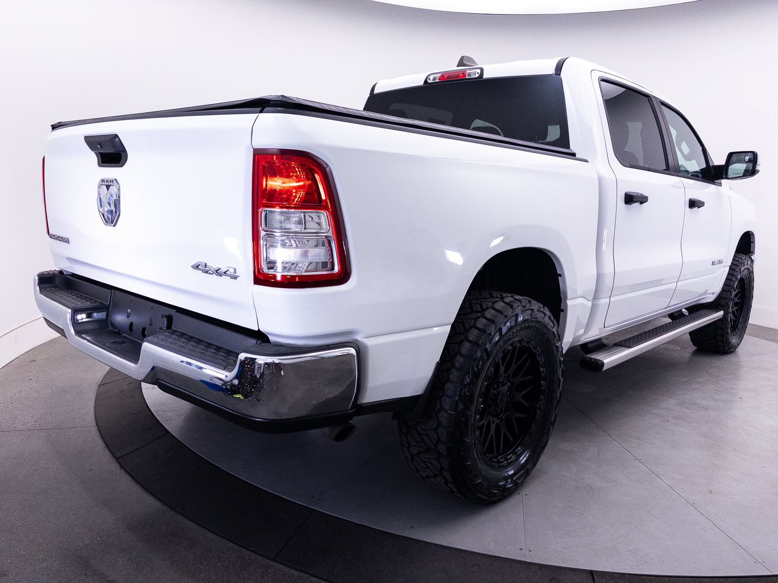 Used 2023 RAM 1500 4x4 Crew Cab image 19