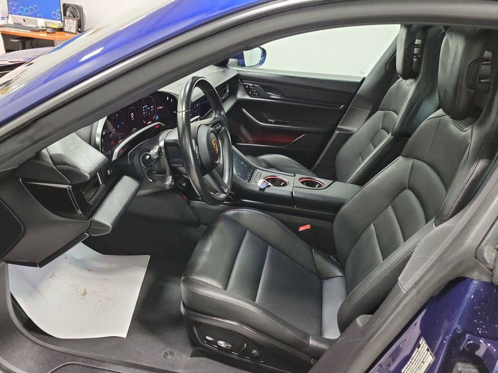 Used 2021 Porsche Taycan image 4