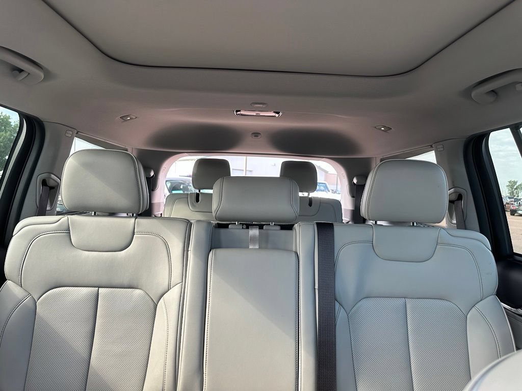 Used 2021 Jeep Grand Cherokee L Overland w/ Advanced Protech Group III AWD/4WD image 27