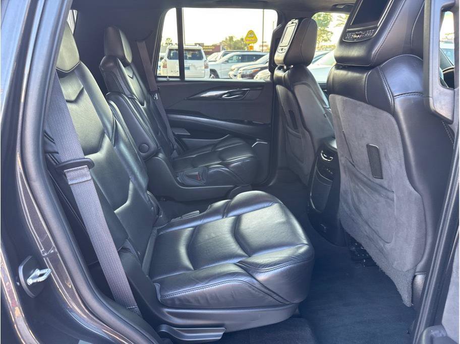 Used 2017 Cadillac Escalade Platinum AWD/4WD image 26