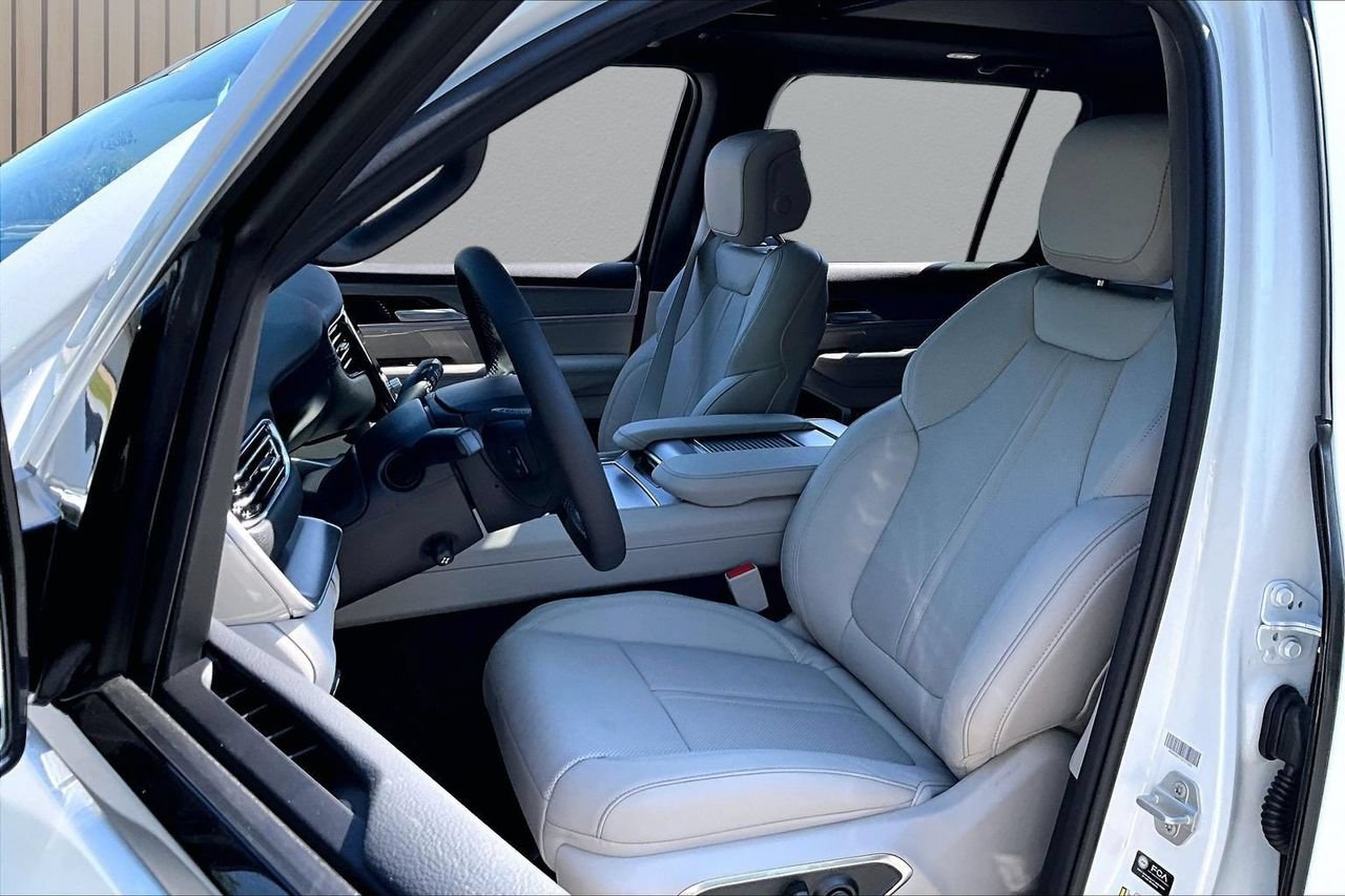 New 2026 Jeep Grand Wagoneer 4WD image 21