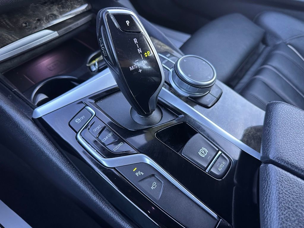 Used 2020 BMW 530i xDrive w/ Premium Package image 39