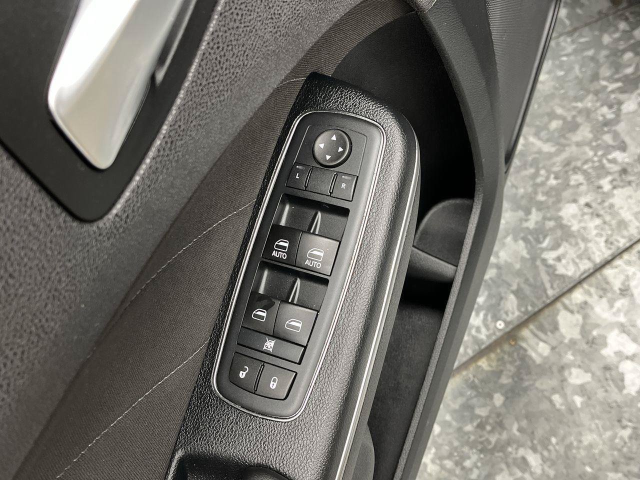 Used 2017 Dodge Charger SXT AWD/4WD image 7