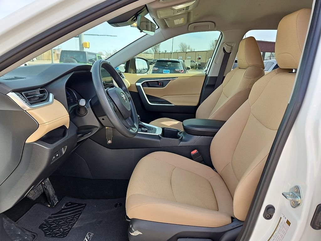 Used 2025 Toyota RAV4 LE image 13