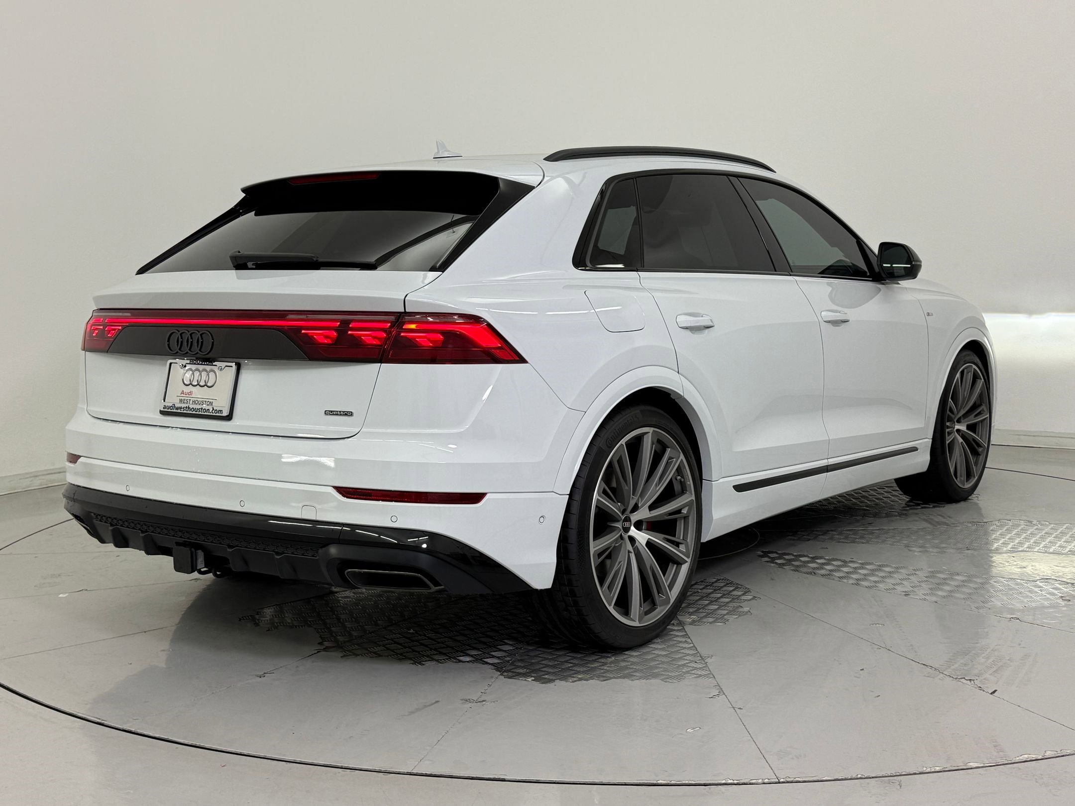 New 2026 Audi Q8 Prestige image 9