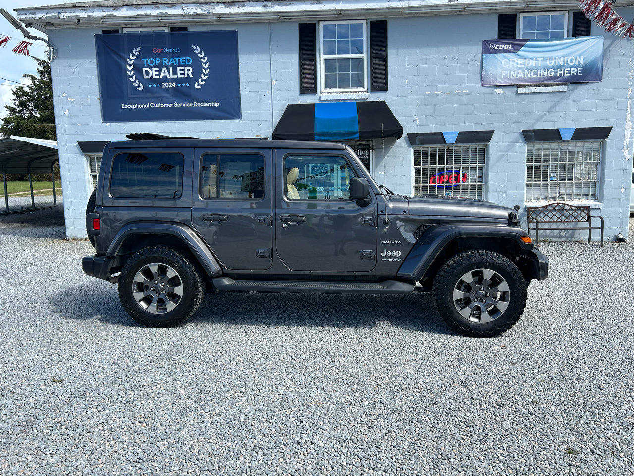 Used 2019 Jeep Wrangler Unlimited Sahara image 6