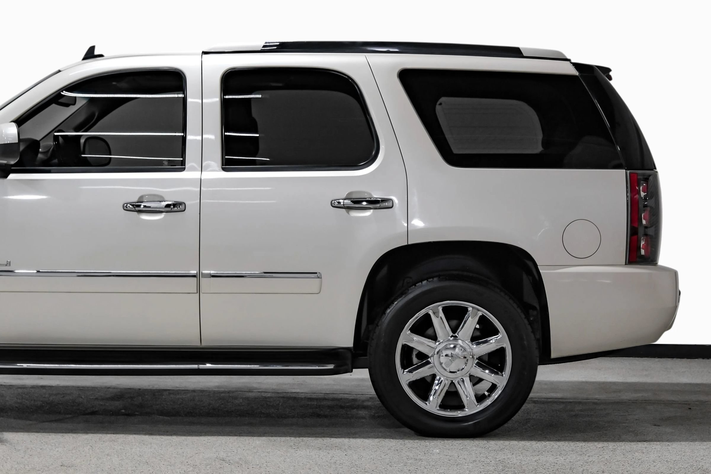 Used 2014 GMC Yukon Denali RWD image 13