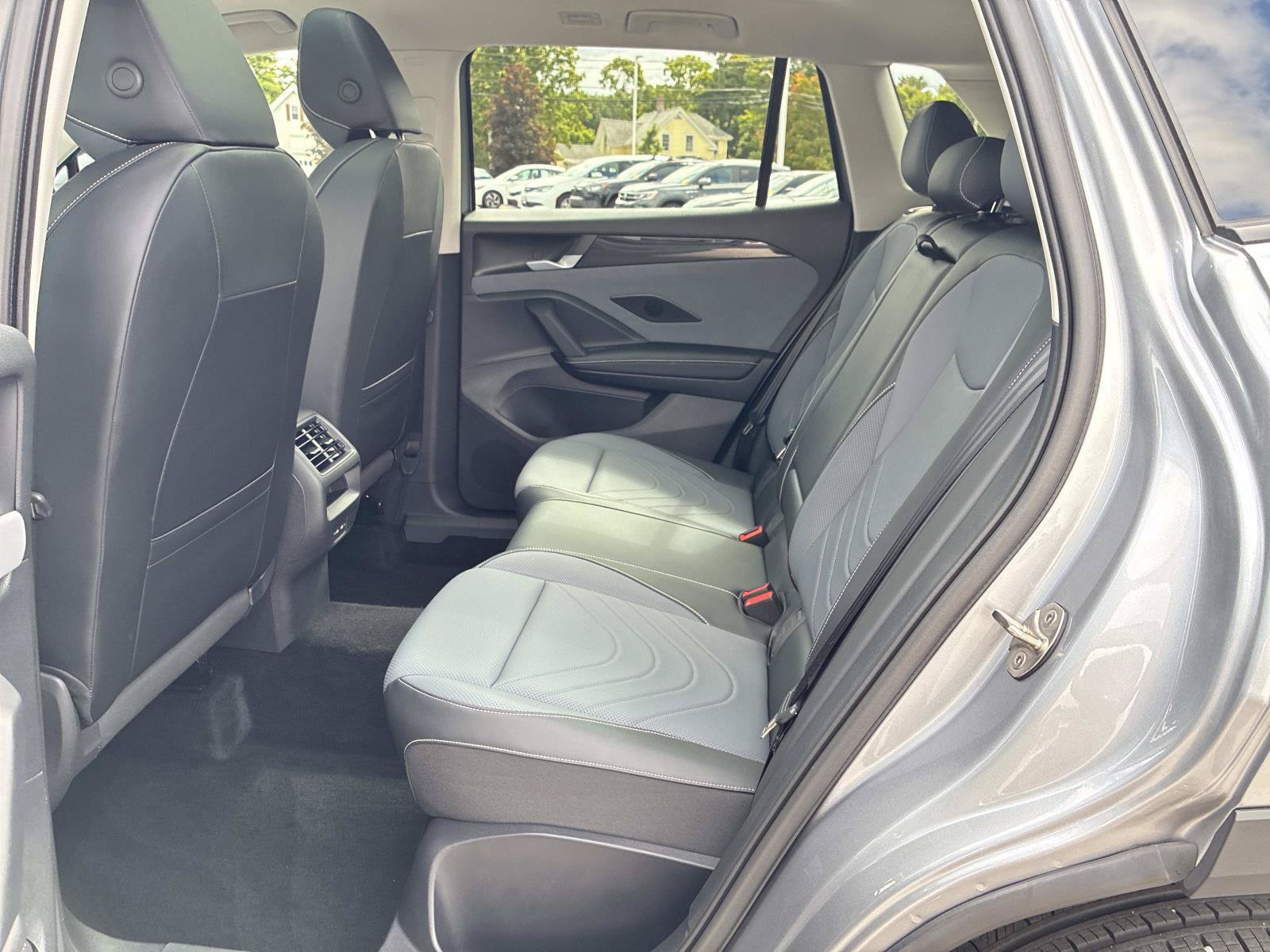 Certified 2026 Volkswagen Tiguan SE w/ Panoramic Sunroof Package AWD/4WD image 14