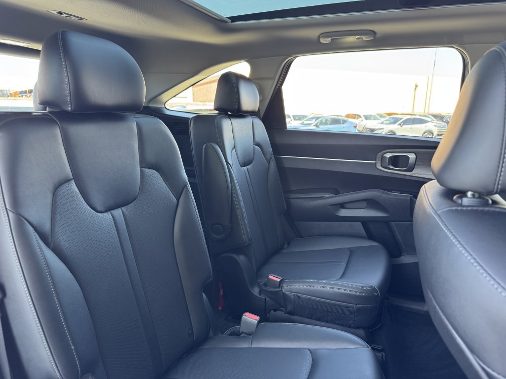 Used 2022 Kia Sorento EX w/ Panoramic Sunroof Package FWD image 39