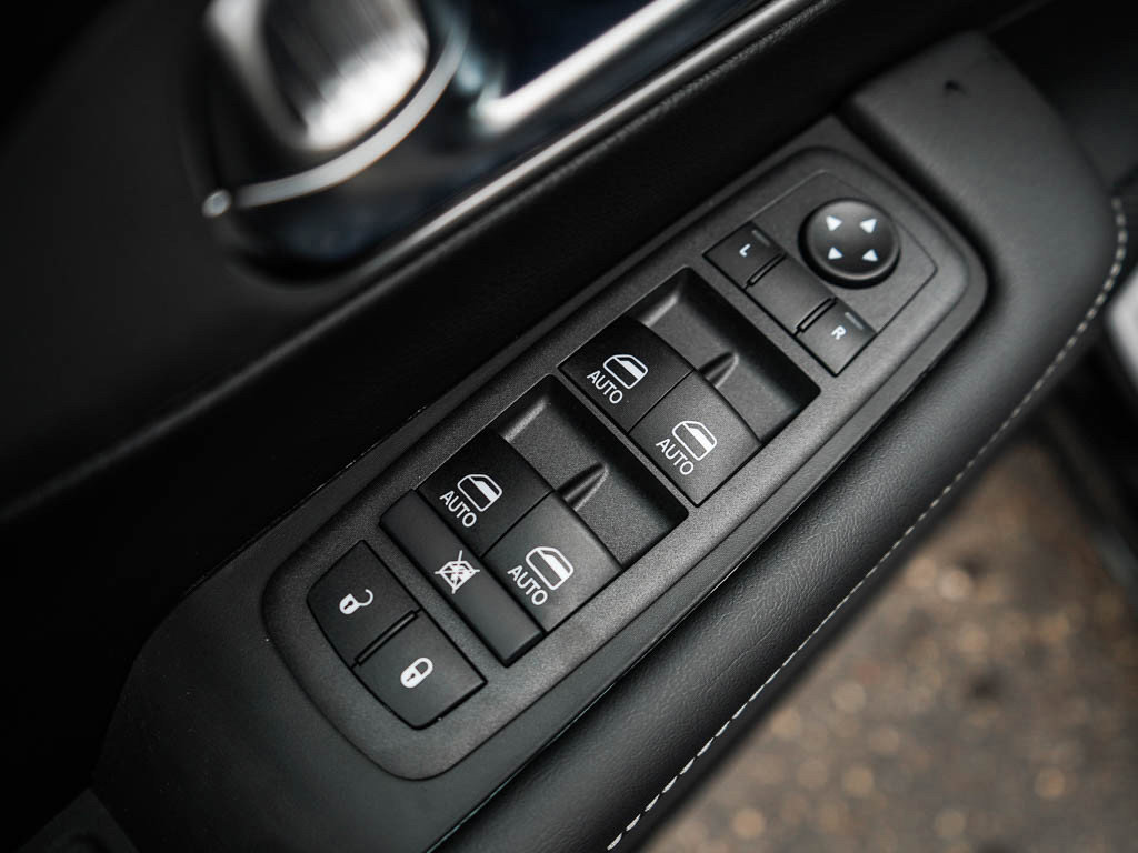 New 2026 Chrysler Pacifica Select AWD/4WD image 18