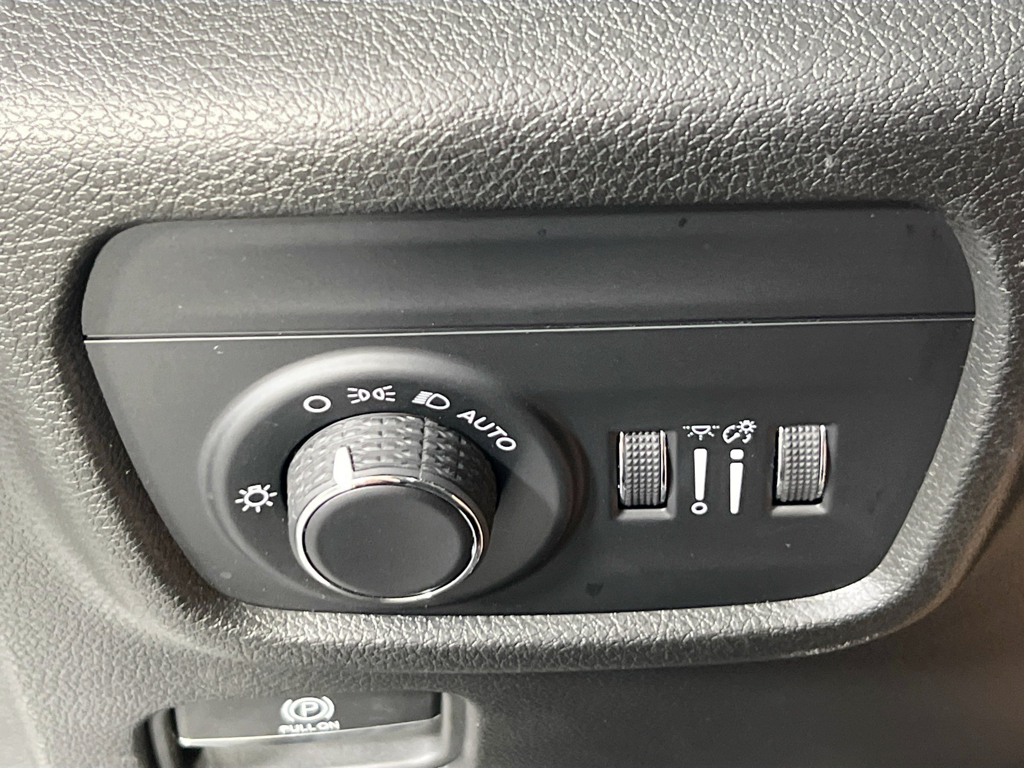 Used 2023 Jeep Grand Cherokee Altitude AWD/4WD image 10