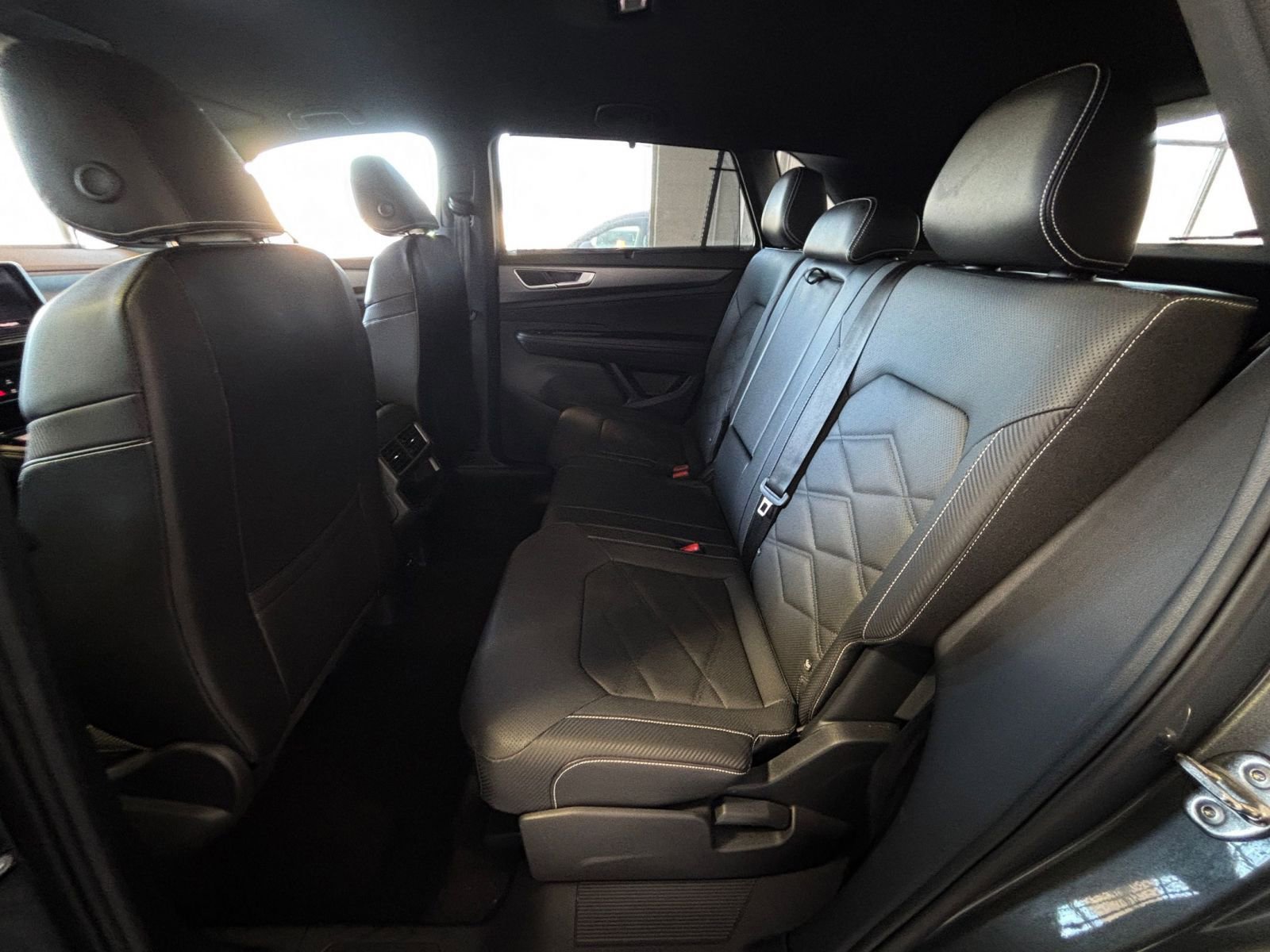 Used 2025 Volkswagen Atlas Cross Sport SE image 30