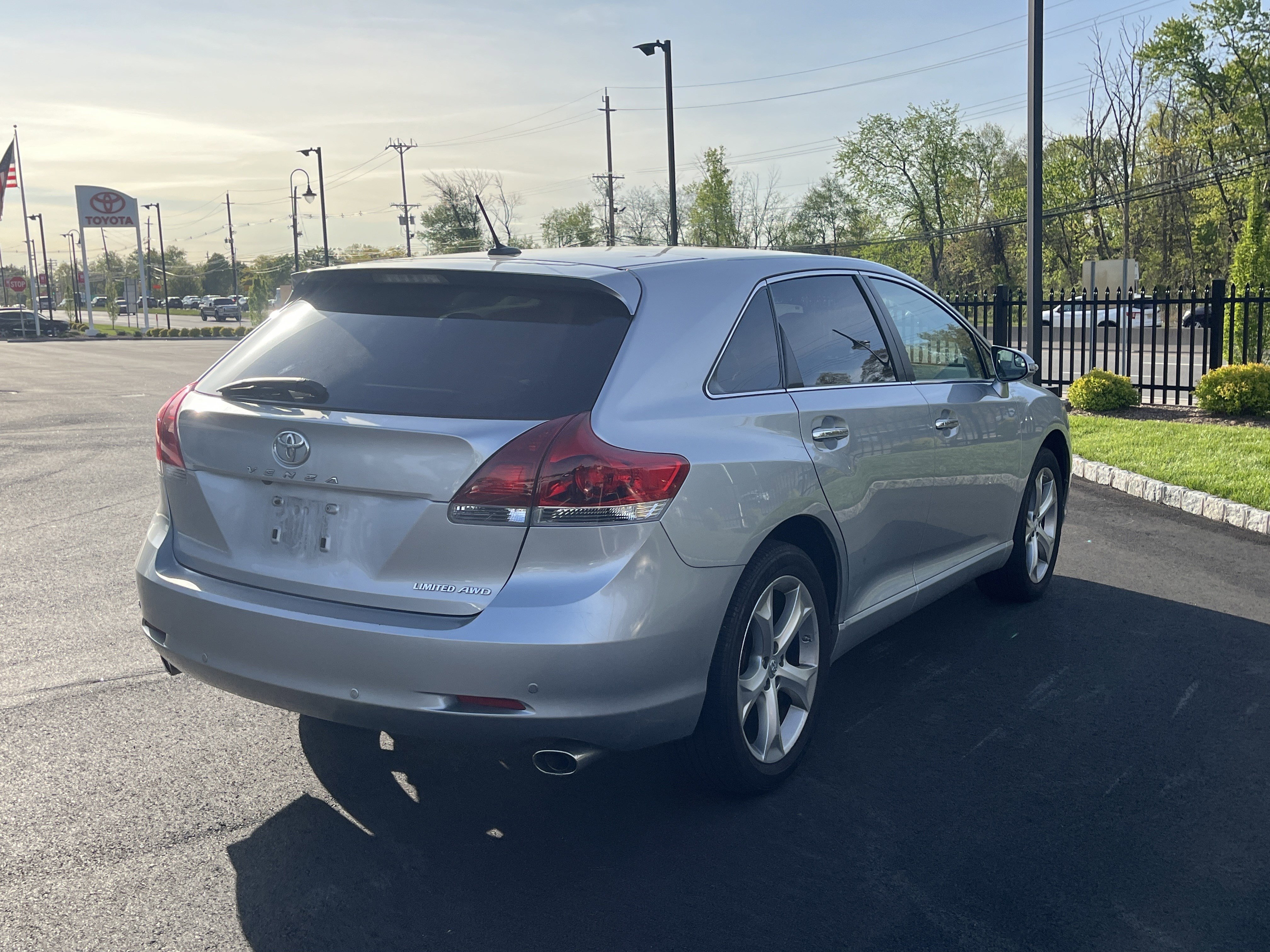 Used 2015 Toyota Venza Limited AWD/4WD image 3