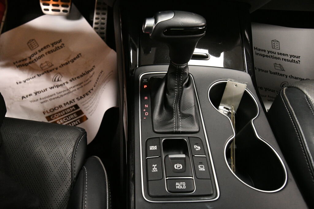 Used 2017 Kia Sorento SX image 18