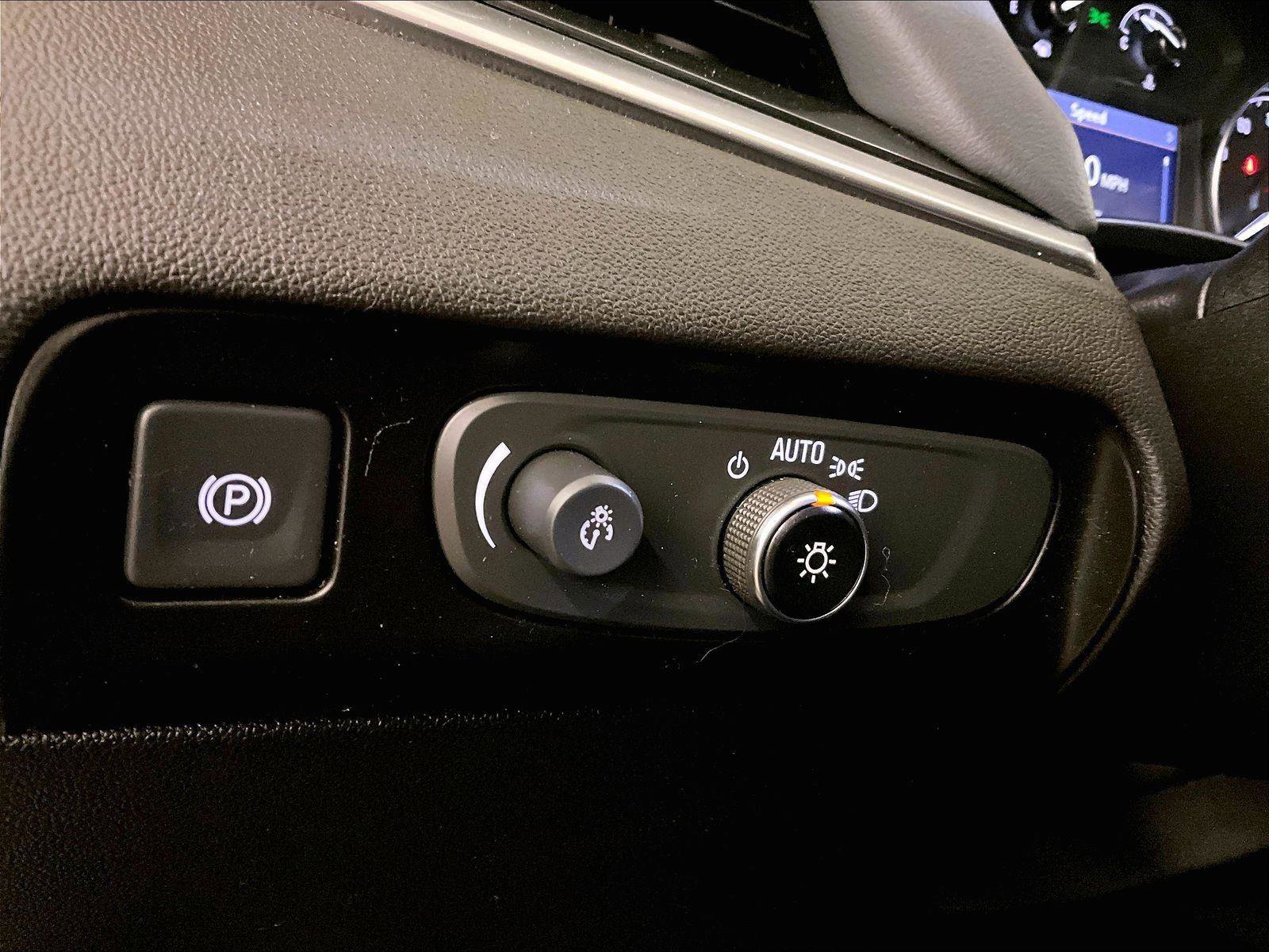 Used 2021 Buick Enclave Essence w/ Sound and Sites Package AWD/4WD image 31