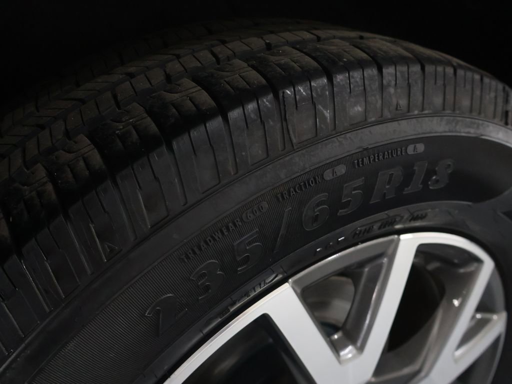 Used 2020 GMC Acadia SLE FWD image 32