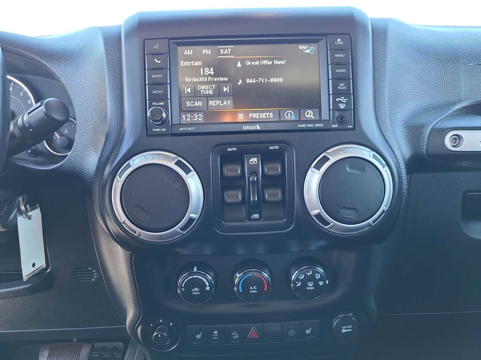 Used 2015 Jeep Wrangler Unlimited Rubicon w/ Connectivity Group AWD/4WD image 24