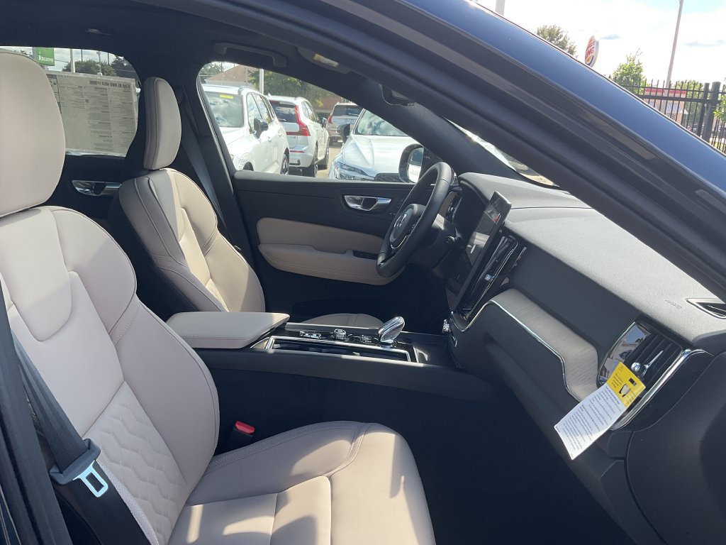 New 2026 Volvo XC60 B5 Plus w/ Protection Package Premier AWD/4WD image 19