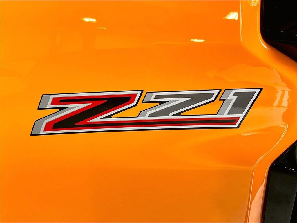 Used 2025 Chevrolet Colorado Z71 w/ Technology Package AWD/4WD image 29