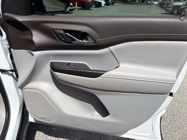 Used 2022 GMC Acadia SLT w/ Technology Package image 15