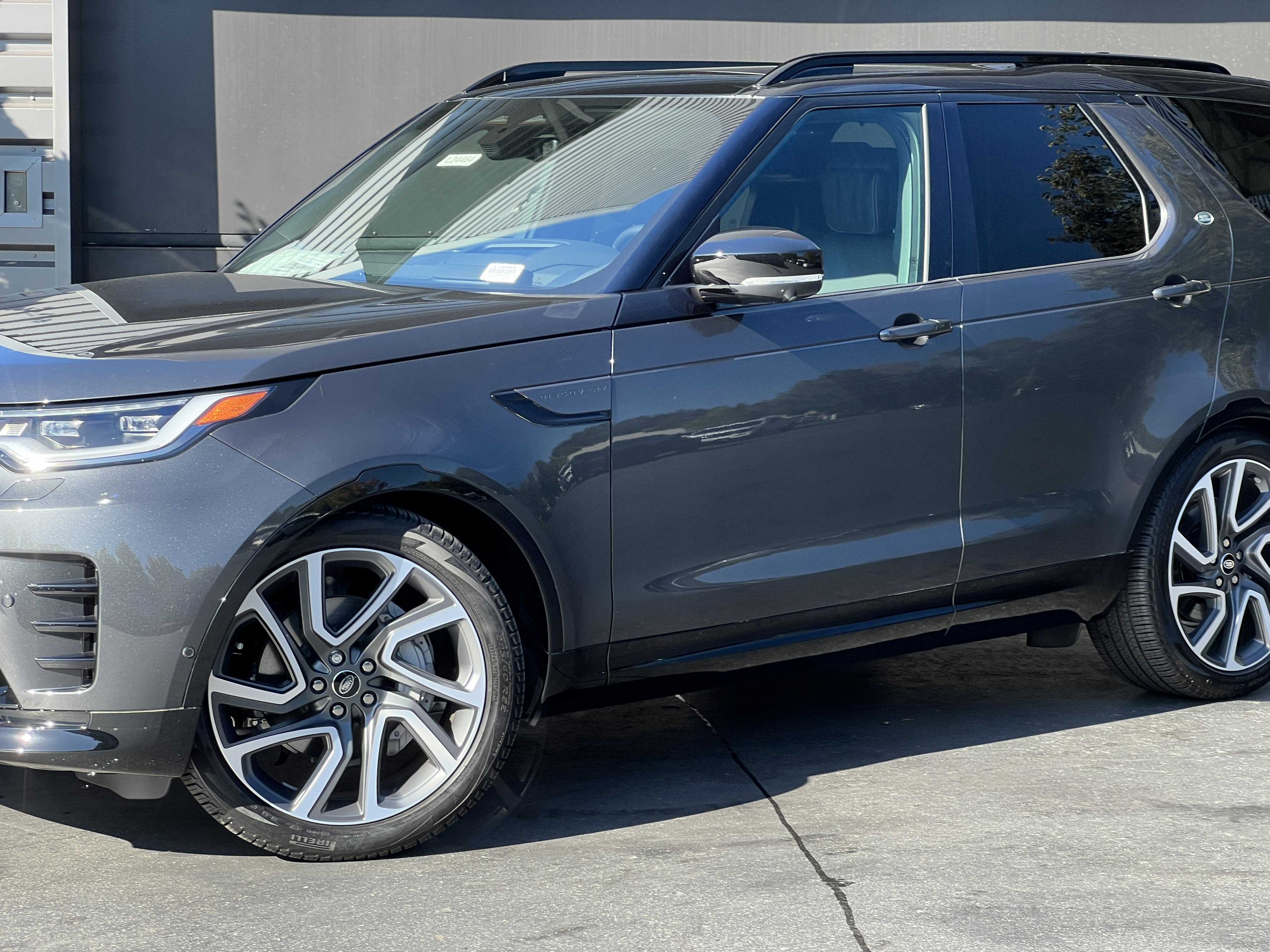 New 2024 Land Rover Discovery Dynamic SE video 2